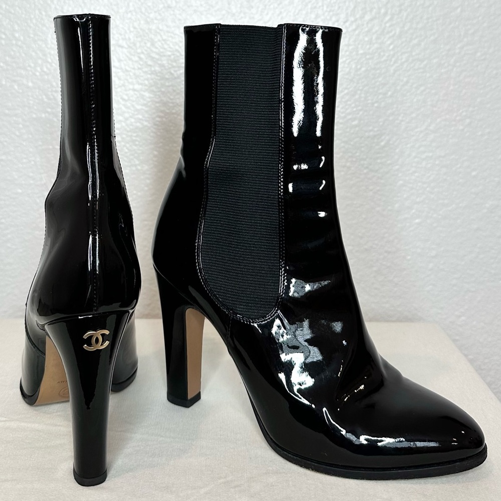 CHANEL Black Patent Leather Chelsea Boots Size 37 / 6.5 w/ Gold toned CC Logo